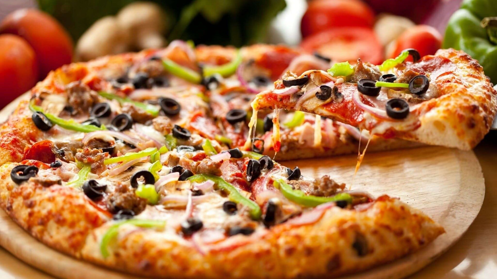 بعد از خوردن پیتزا چه اتفاقی در بدن می‌افتد؟