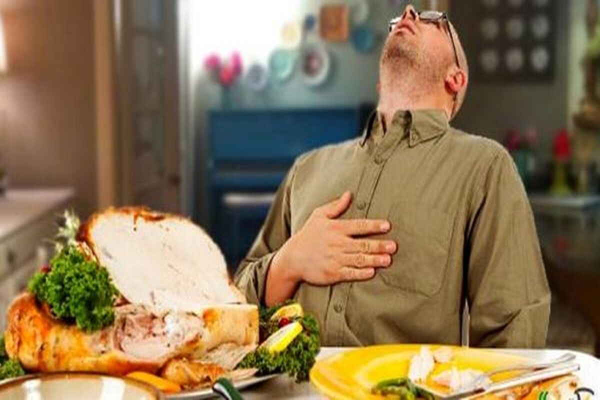 هرگز در این ساعت از روز غذا نخورید! 
