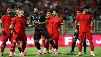 جدال لفظی بازیکنان استقلال و تراکتور