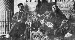 تصویری از «زنان حرمسرا» در چادر ناصرالدین شاه