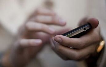 آزار و اذیت های جنون آمیز/از همسرم در مسافرت عکس و فیلم مستهجن میفرستاد