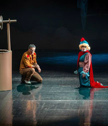 رابین هود به تالار وحدت می‌آید