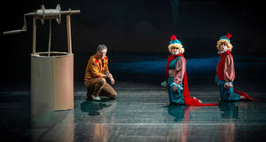 رابین هود به تالار وحدت می‌آید