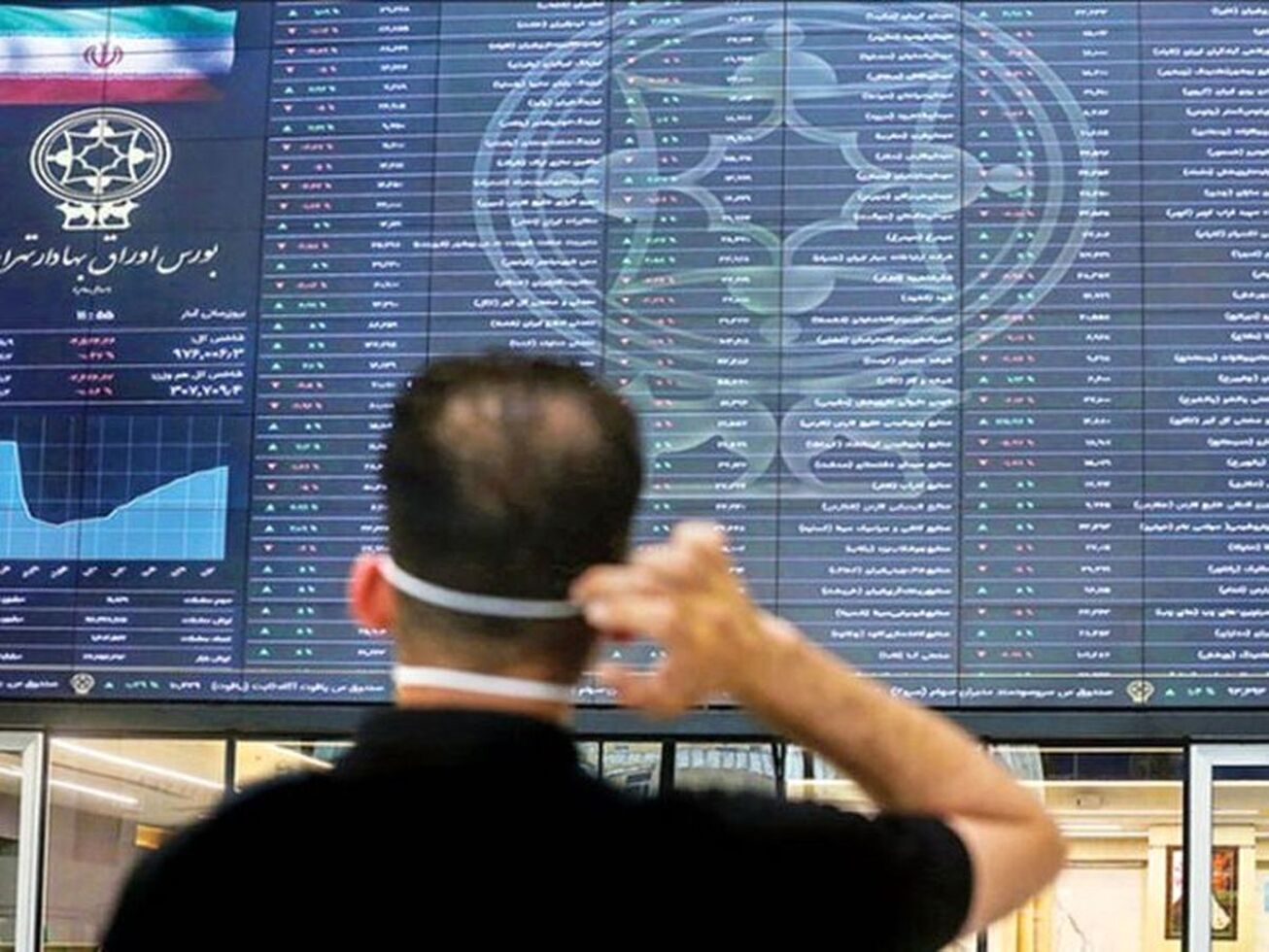 در اولین روز آبان ماه شاخص کل بورس افت کرد