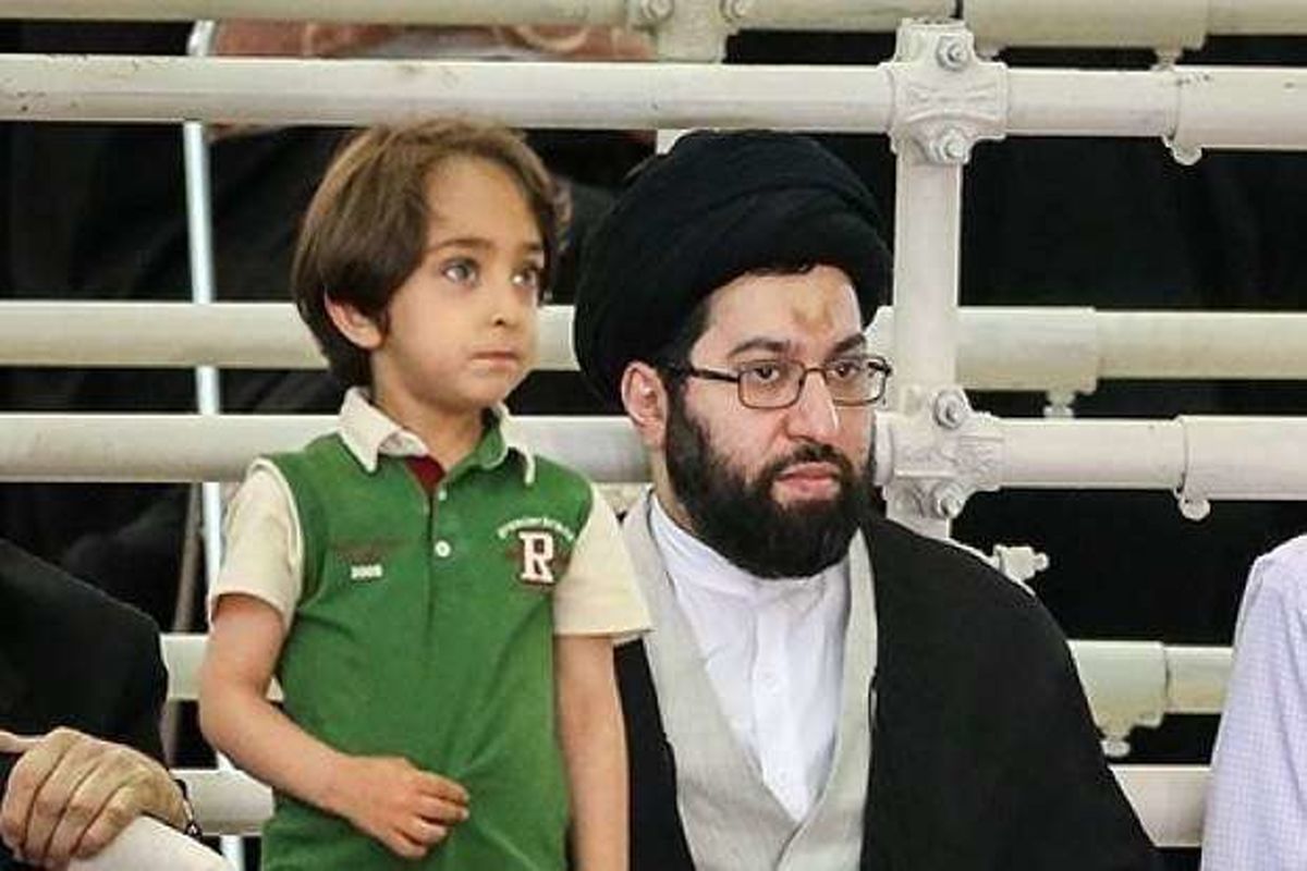 تصاویری از فرزند رهبر انقلاب در حرم امام خمینی