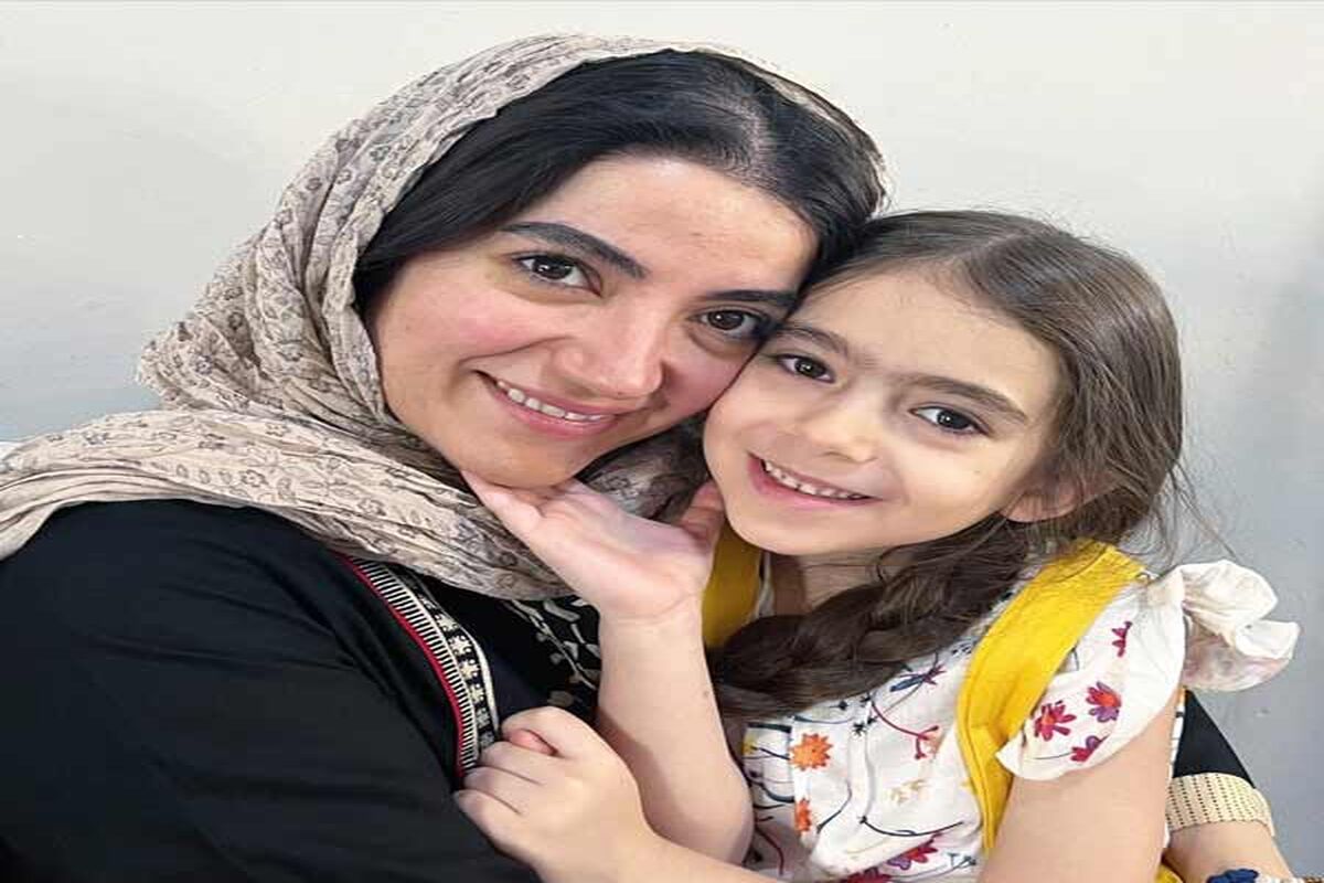 تیپ خوش حس‌وحالِ بازیگر بانمک سریال «درحاشیه»