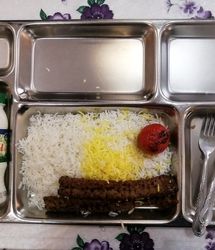 وجود چندین «کرم» در غذای سلف دانشگاه علوم پزشکی!