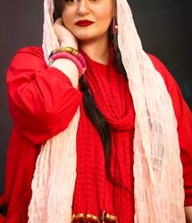 نعیمه نظام‌دوست سر و سنگین با موهای جو گندمی/ عکس