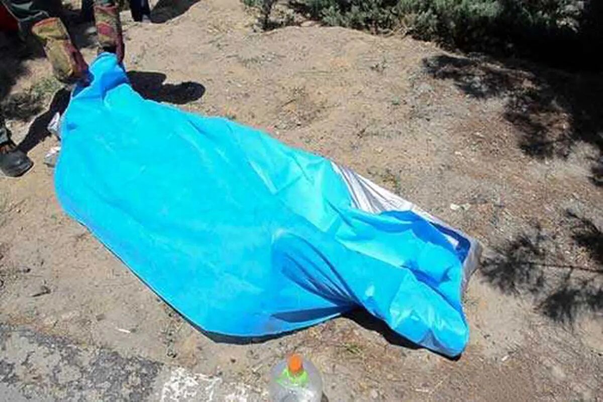 دختر ۱۸ ساله با دستان بسته دفن شد