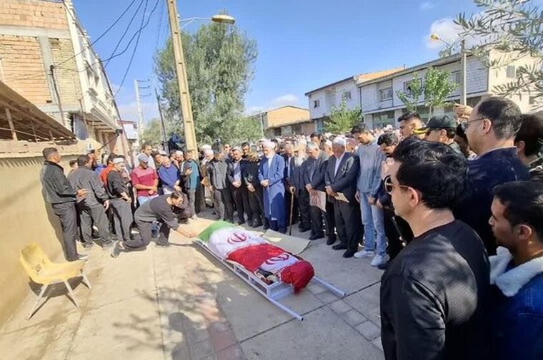 تشییع پیکر صابر کاظمی در زادگاهش آق‌قلا