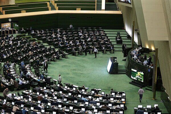 اختلاف دولت و مجلس بر سر تعطیلات جمعه و شنبه‌!