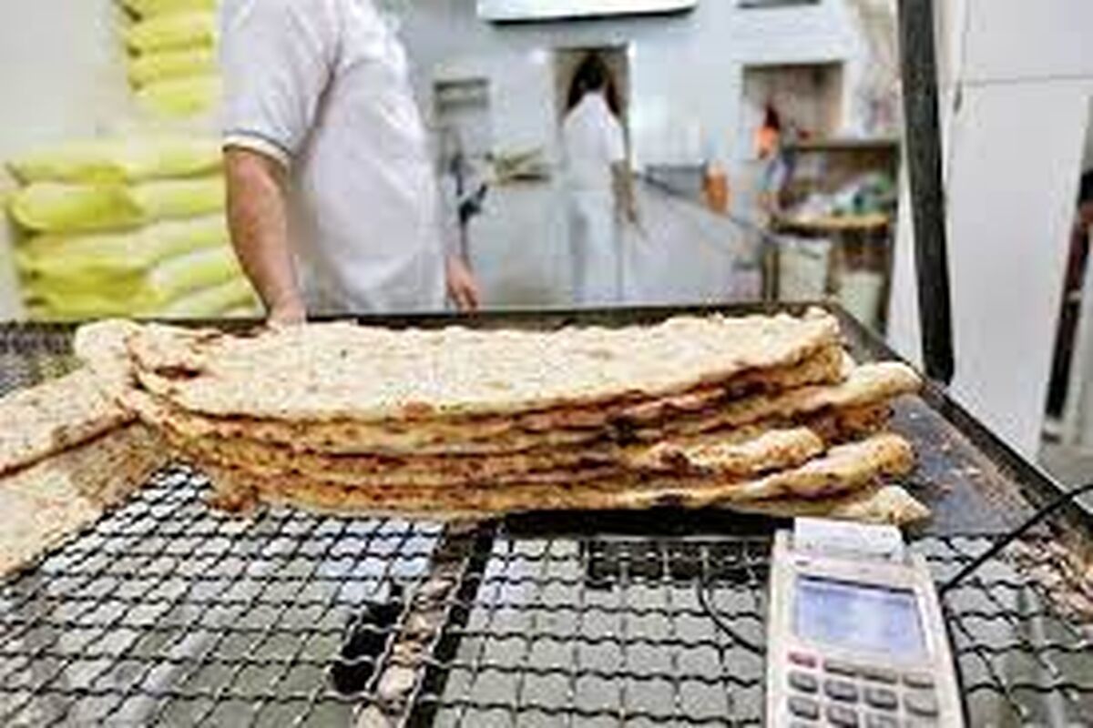لحظه وحشتناک گیر کردن لباس نانوا در دستگاه خمیرزنی + ببینید
