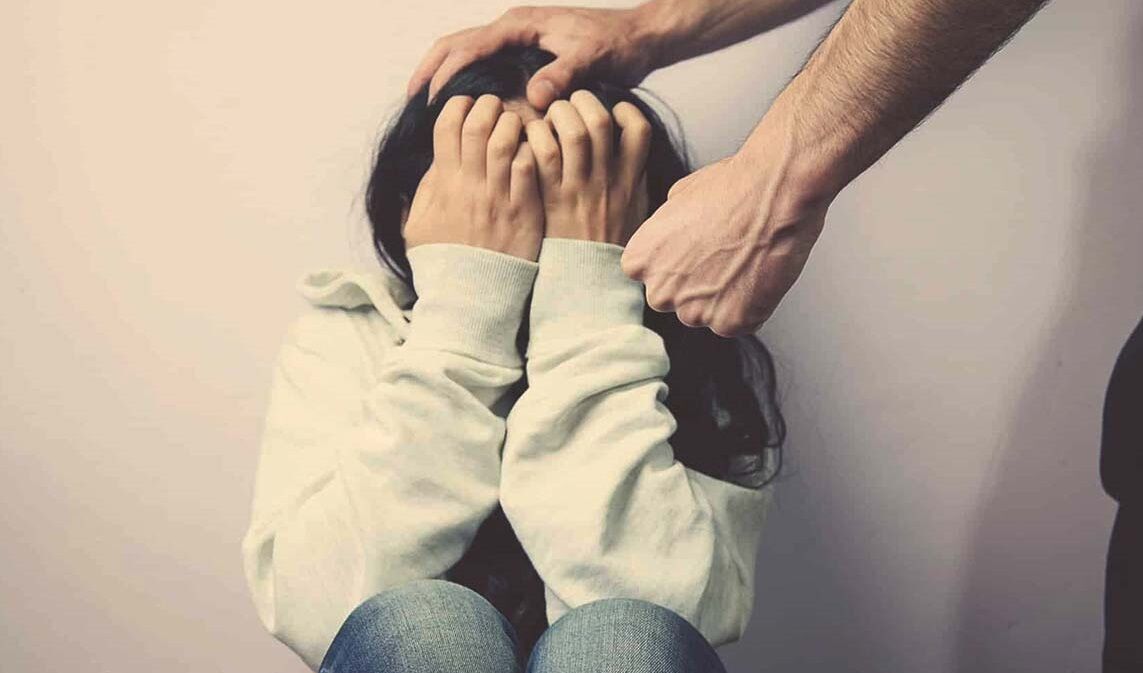 همسرم هر بلایی که دوست داشت بر سرم می‌آورد /با سیم دستانم را داغ می‌کرد