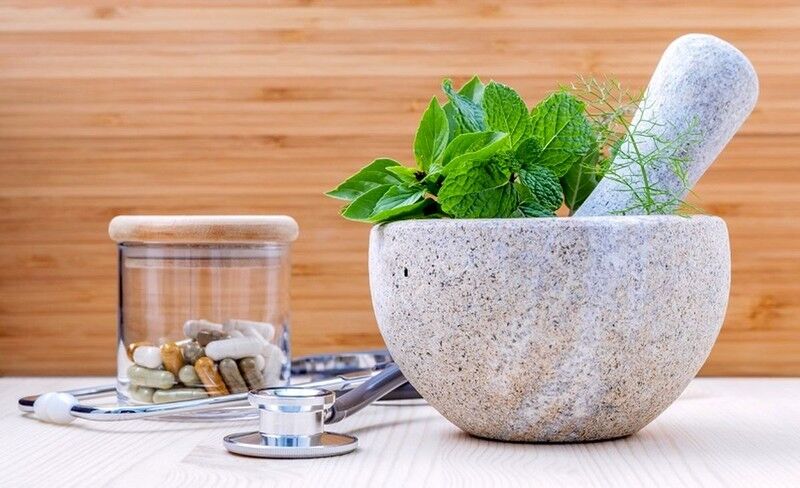 طب سنتی ایرانی مخالف واکسیناسیون کرونایی نیست!