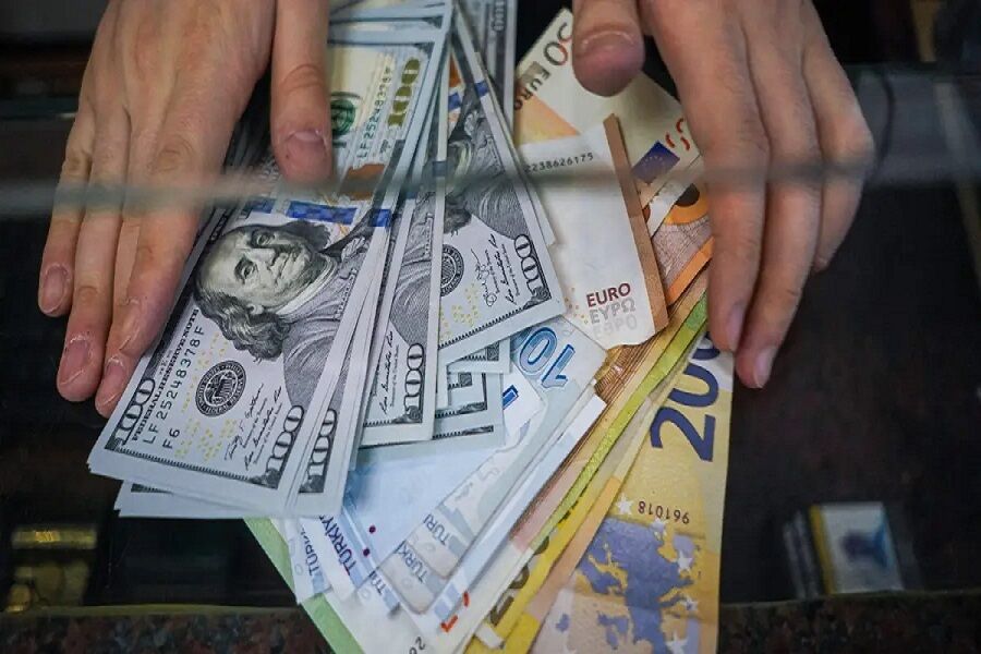 دلار در آستانه تعطیلات کاهشی شد