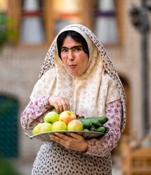 بازیگر بامداد خمار با یک تیپ یاسی جلب‌توجه کرد