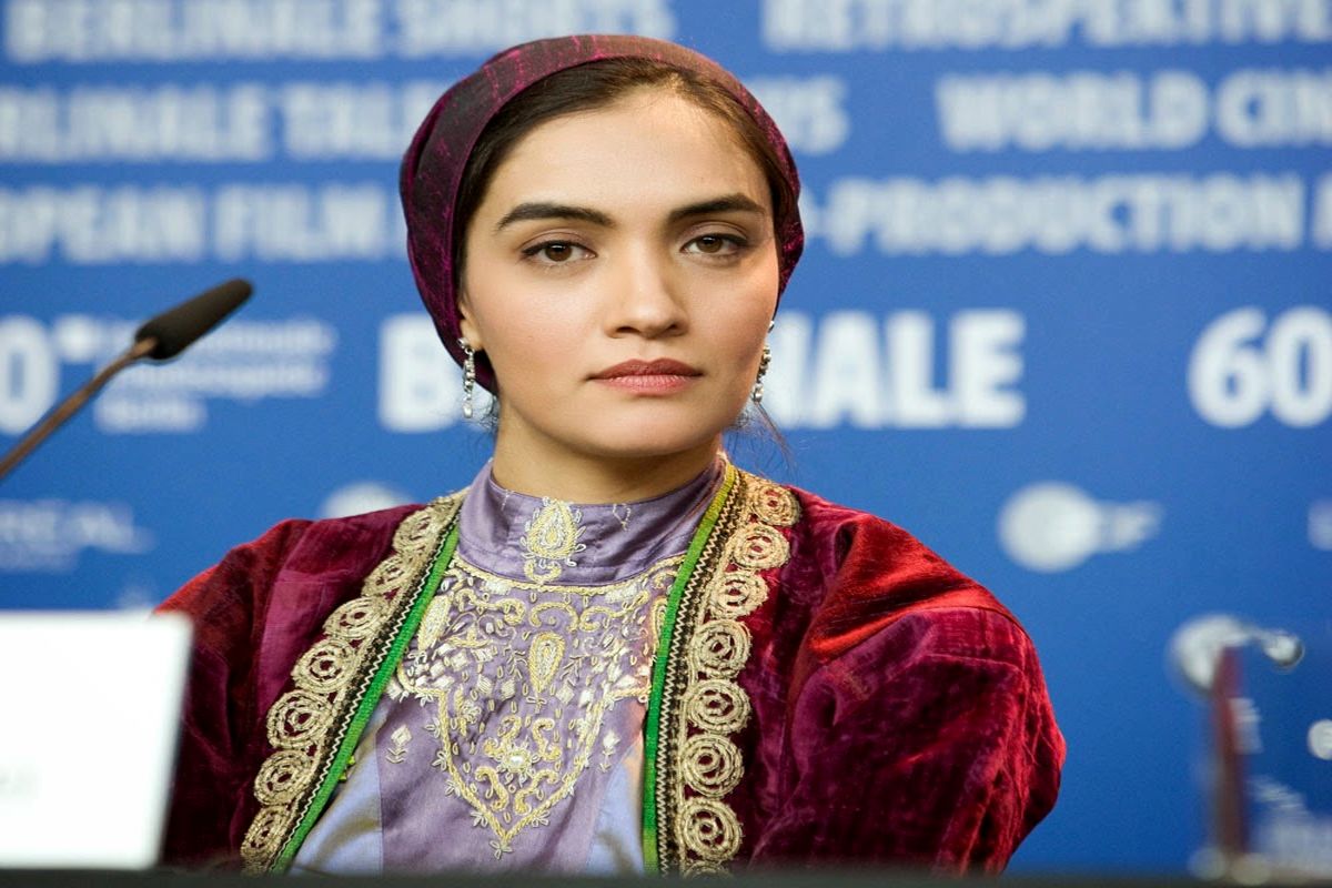 اکران «غیبت موجه» در سینما آنلاین