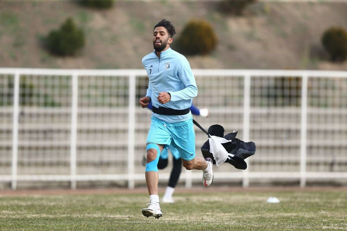 فولاد بی‌خیال هافبک استقلال نمی‌شود!