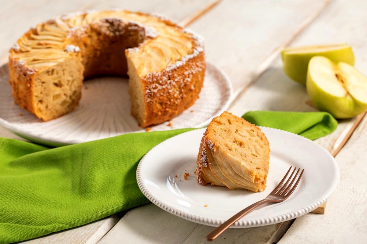 طرز تهیه کیک سیب و دارچین برای عصر پاییزی