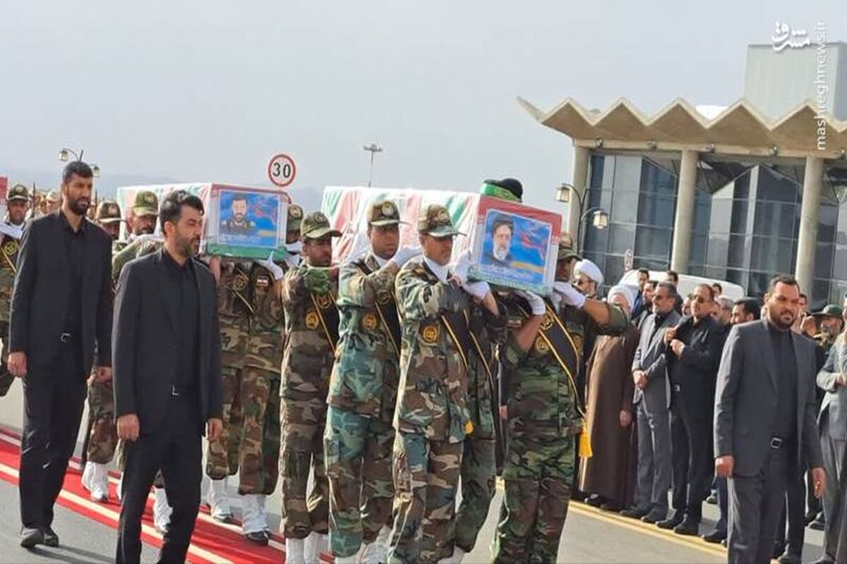  استقبال از رئیس جمهور شهید در فرودگاه بین‌المللی بیرجند