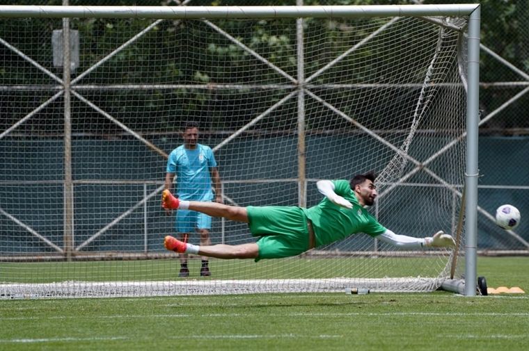 چه کسی مقصد نهایی بیرانوند را لو داد؟