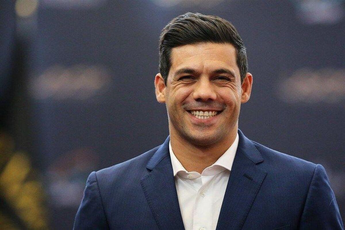اخذ مدرک دیپلم مدیریت فوتبال توسط یک پرسپولیسی+عکس