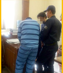 دعوت از دختر جوان مقابل دوربین شیطان!