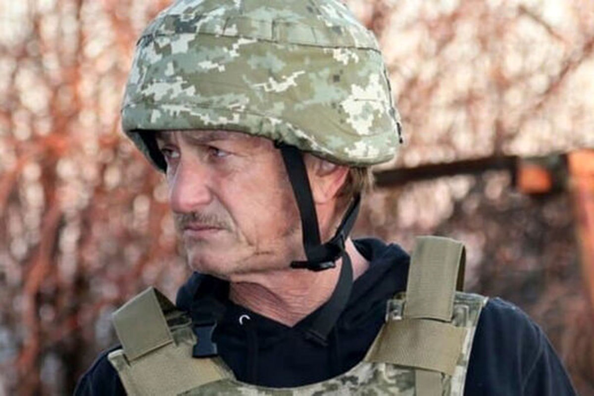 شان پن، پیاده خودش را به مرز لهستان رساند!