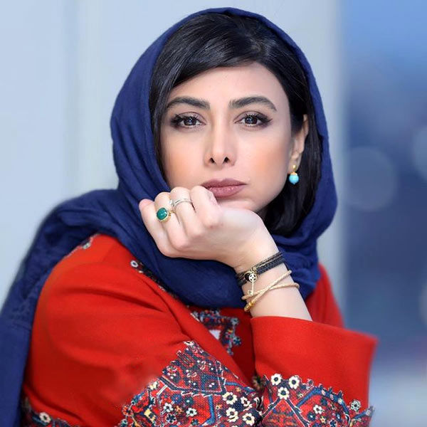 استایل هنجارشکن آزاده صمدی در تشییع رضا حداد جنجالی شد/ عکس