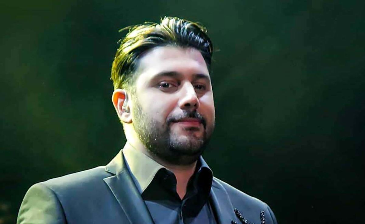 حرکت زیبای احسان خواجه امیری در کنسرتش هنگام اذان