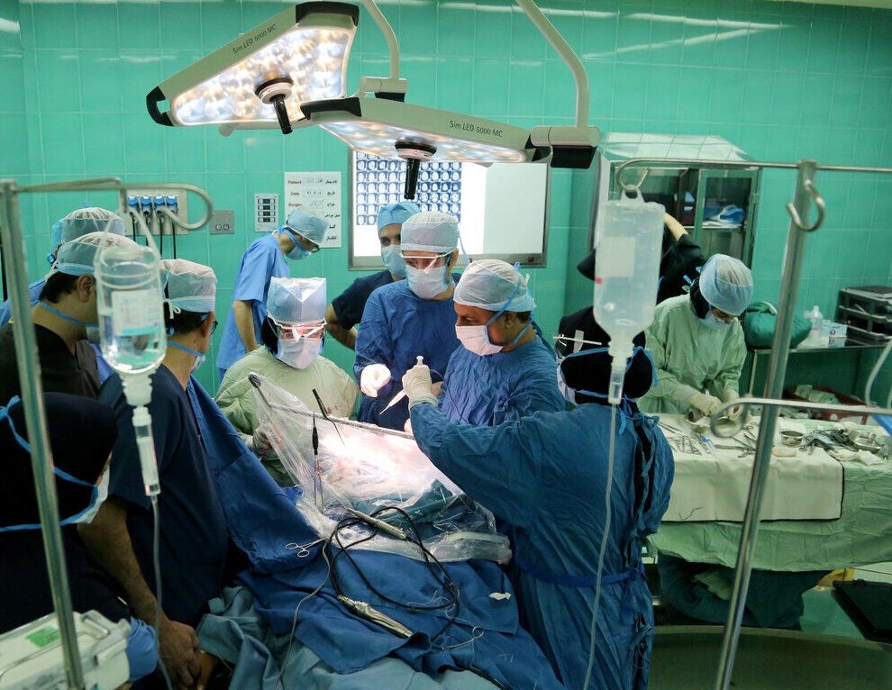 اتفاقی بسیار مهم در تهران؛ مغز بیمار مبتلا به تشنج مقاوم در حالت بیداری جراحی شد