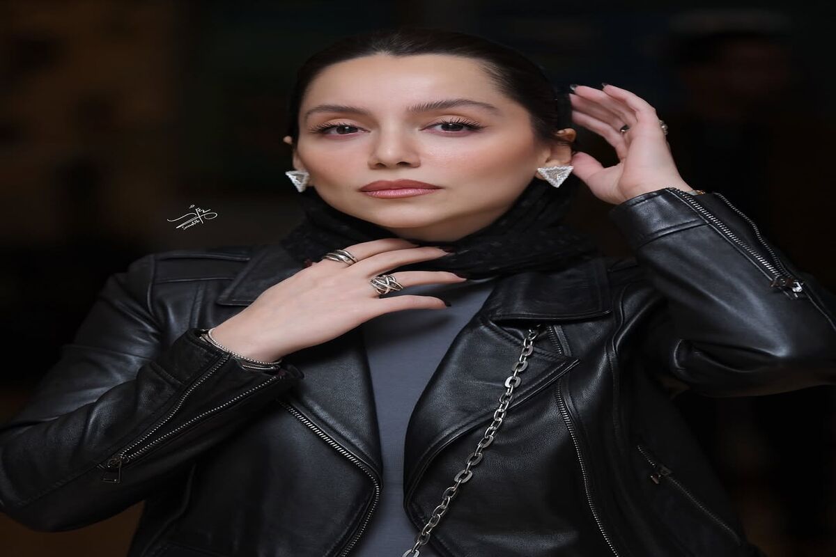 نازنین بیاتی با شلوار و اکسسوری عجیب!/ عکس