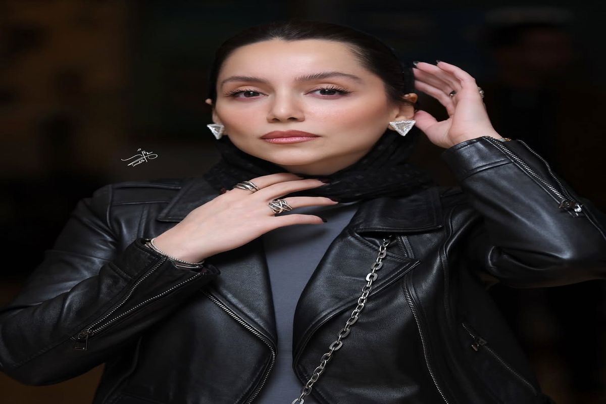 نازنین بیاتی با شلوار و اکسسوری عجیب!/ عکس