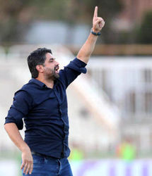 من مربی پایین و وسط جدول نیستم/هدف‌های بزرگی دارم