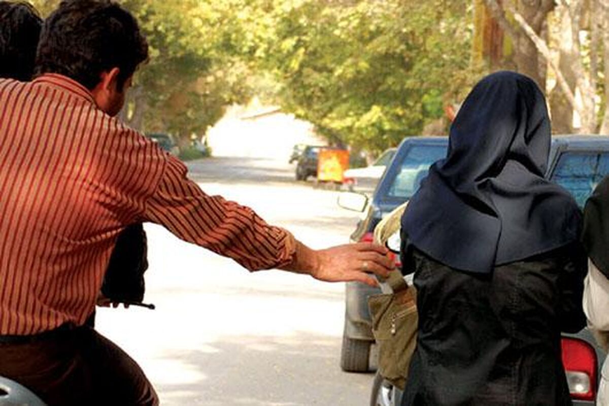 مزاحمت و لمس بدن خانم ها در مترو و خیابان به قصد تفریح!