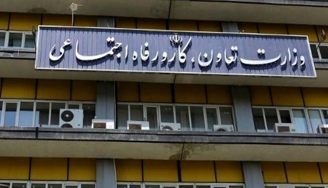 مطالبات بازنشستگان قربانی گرفت/ یک مدیرکل وزارت کار برکنار شد
