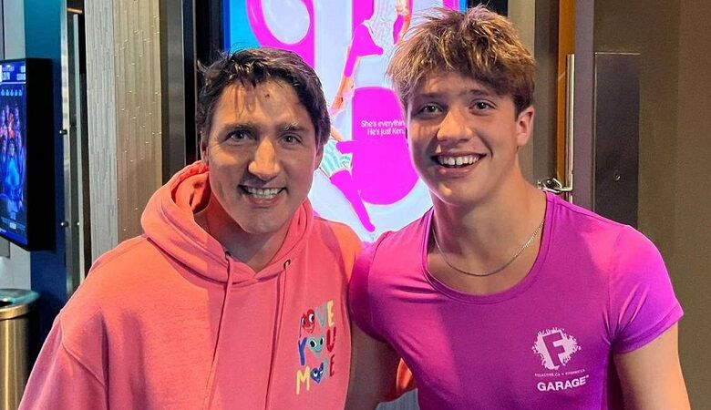 سیاستمدار جنجالی صورتی پوش به تماشای “باربی” رفت!
