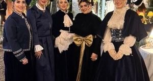 مهمانی عجیب بلاگرا‌های تهرانی با تم انگلیسی و لباس‌های اسکارلتی