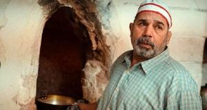 تیپ متفاوت بازیگر مشهور بیرون از قاب تلویزیون