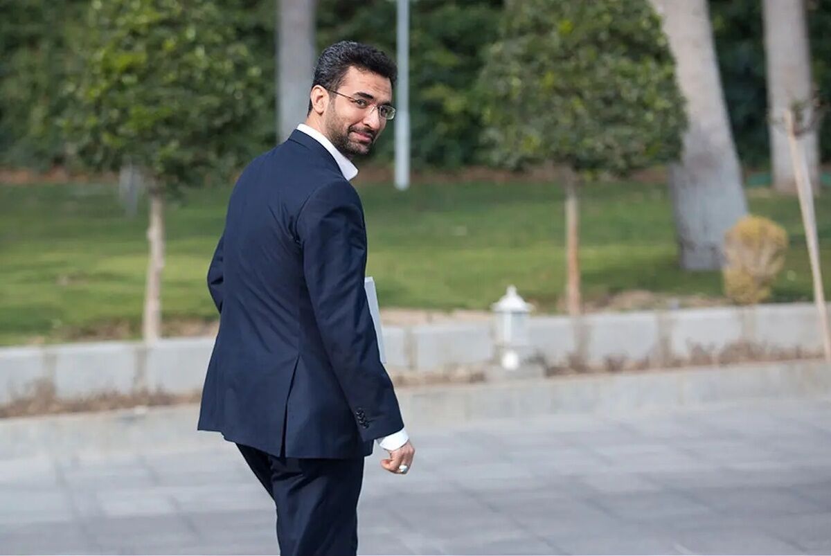 
کنایه آذری جهرمی به صداوسیما: «بنیاد آقاخان» عکس‌العملی شبیه «ساترا» نداشت
