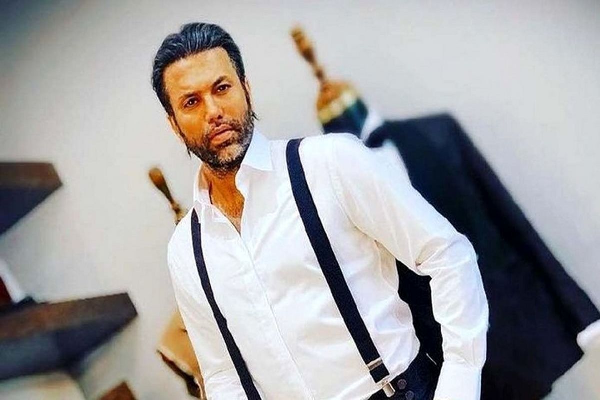 همسر نیکبخت واحدی در حال تاب سواری+ عکس