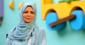 عکس جدید الهه رضایی در یک بک‌گراند زیبا