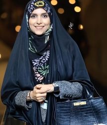 مژده لواسانی با روسری و انگشتر سِت/ هکس