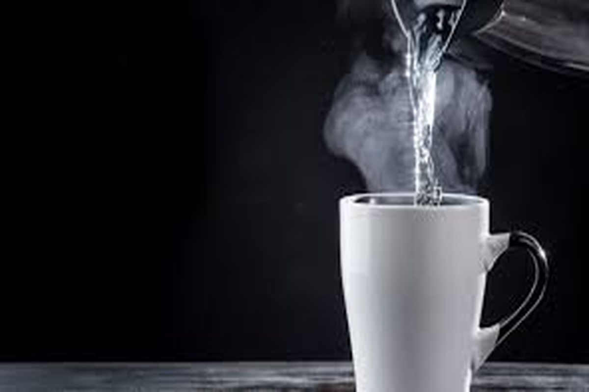 نوشیدن آب داغ باعث کاهش وزن می‌شود؟