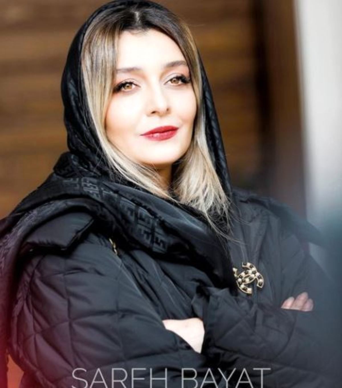 تصویر شکارشده از ساره بیات در حال طبیعت‌گردی