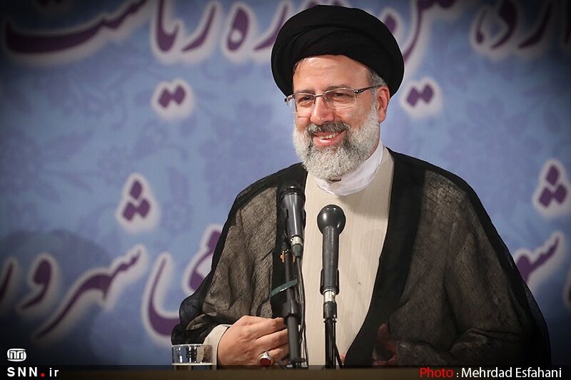 پوشش محسن افشانی و همسرش در دیدار با رئیسی خبرساز شد + عکس