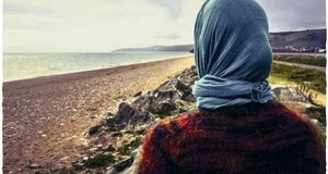 بیرون کردن دختر 13 ساله توسط مادرش/ دختر بیچاره آواره خیابان‌ها شد