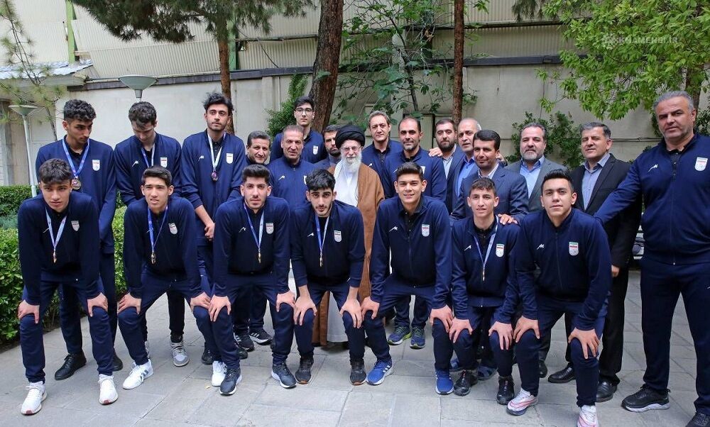
دیدار تیم ملی والیبال دانش‌آموزی ایران با رهبر معظم انقلاب اسلامی
