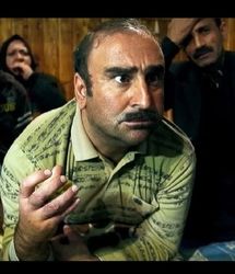 عکسی از بهبود سریال پایتخت در کنار مادرش