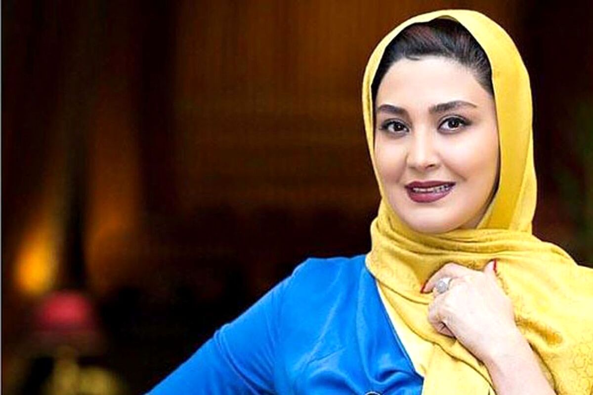 عکس متفاوت خانم بازیگر با لباس و کلاه کریسمسی